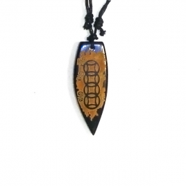 Collana con ciondolo in pietra incisa - little windsurf