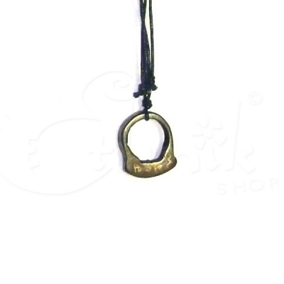 Collana con ciondolo in pietra incisa - black ring